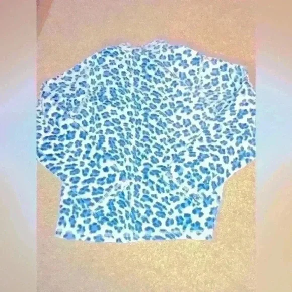 Girls Old Navy Leopard Sweater - Picture 2 of 3